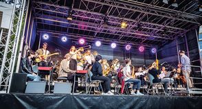 Musikalische Höhepunkte auf dem Timmendorfer Platz: Pop-Revue der Musikhochschule Lübeck und Sommerkonzert mit Pohlmann
