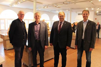 Uwe Muchow, Vorsitzender des Fördervereins, Ralf Rodehau-Reichel, Bürgermeister Mirko Spieckermann und Museumsleiter Frank Wilschewski (v. lks.) eröffneten die Ausstellung.
