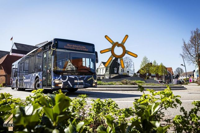 Flexibel und autofrei unterwegs – zwischen Grömitz und dem Lensterstrand verbindet der Grömitzer Sonnenshuttle insgesamt 15 Haltestellen. Noch bis zum 30. September verkehrt der kostenlose Shuttlebus schnell und komfortabel und bringt Urlaubsgäste sowie Einwohner der Gemeinde Grömitz zuverlässig an ihr Ziel. 
Weitere Informationen unter www.groemitz.de/sonnenshuttle. (red)