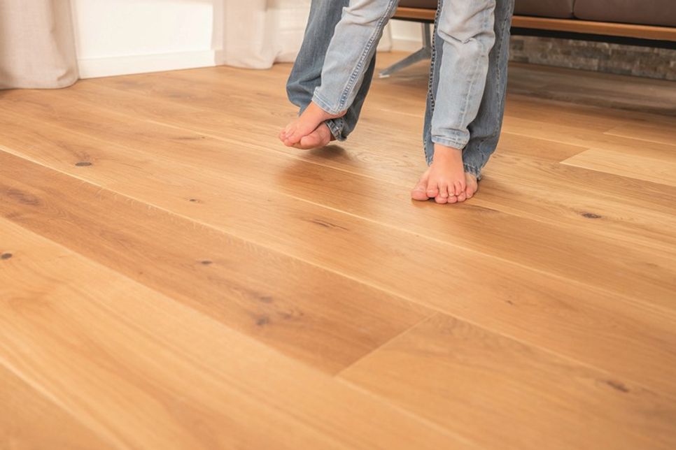 Ob Neubau oder Sanierung: Wer Wert auf ein stimmiges Gesamtbild, natürliche Materialien und nachhaltige Verarbeitung legt, findet im klassischen Parkett eine ebenso stilvolle wie zukunftsfähige Lösung.