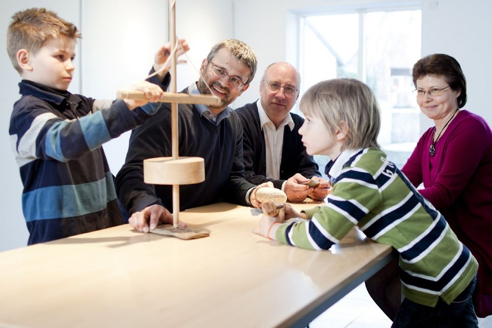 Gyde Wiese mit ihrem Mann Vollrath Wiese im Rahmen der Feierstunde in der Grundschule Grömitz.