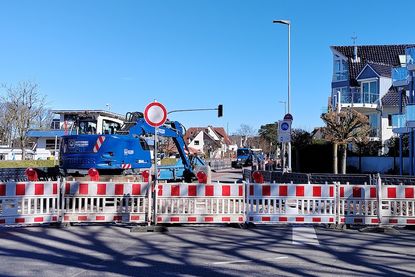 In Niendorf/Ostsee ist die Strandstraße Höhe Hafen derzeit wegen Bauarbeiten voll gesperrt.