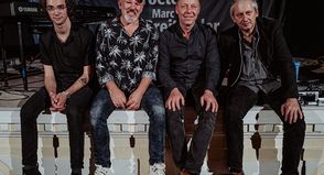 Bie Bandmitglieder Kalle Reuter, Georg Schroeter, Martin Röttger und Marc Breitfelder (v. lks.).