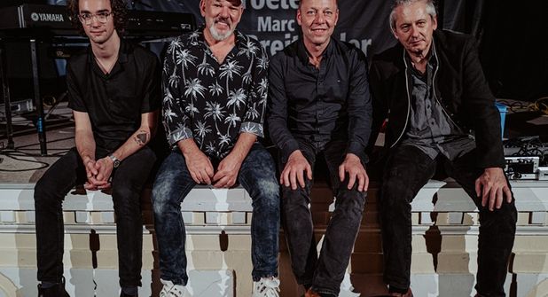 Bie Bandmitglieder Kalle Reuter, Georg Schroeter, Martin Röttger und Marc Breitfelder (v. lks.).