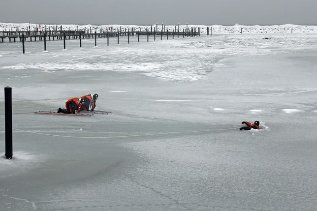 Viele Feuerwehren übten in den letzten Tagen den Ernstfall, so auch im Grömitzer Yachthafen. (Foto: Feuerwehr Grömitz)