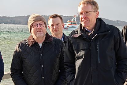 Buckelwal von Niendorf/Ostsee ist frei und wird von Booten begleitet