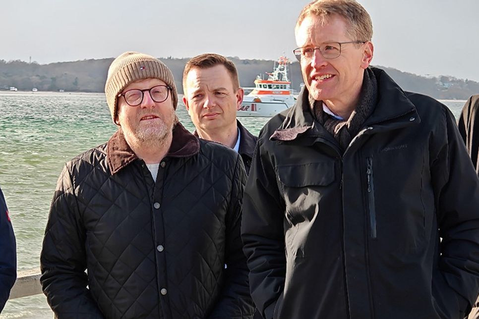 Buckelwal von Niendorf/Ostsee ist frei und wird von Booten begleitet