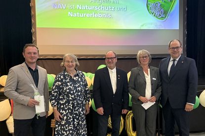 Blickten am Samstag vergangener Woche  auf 90 Jahre Neustädter Anglerverein zurück: Fabian Estermann, Herlich Marie Todsen-Reese, Horst Kreft, Anett Virsnitis vom Sportring Neustadt und Bürgermeister Mirko Spieckermann (v. lks.).