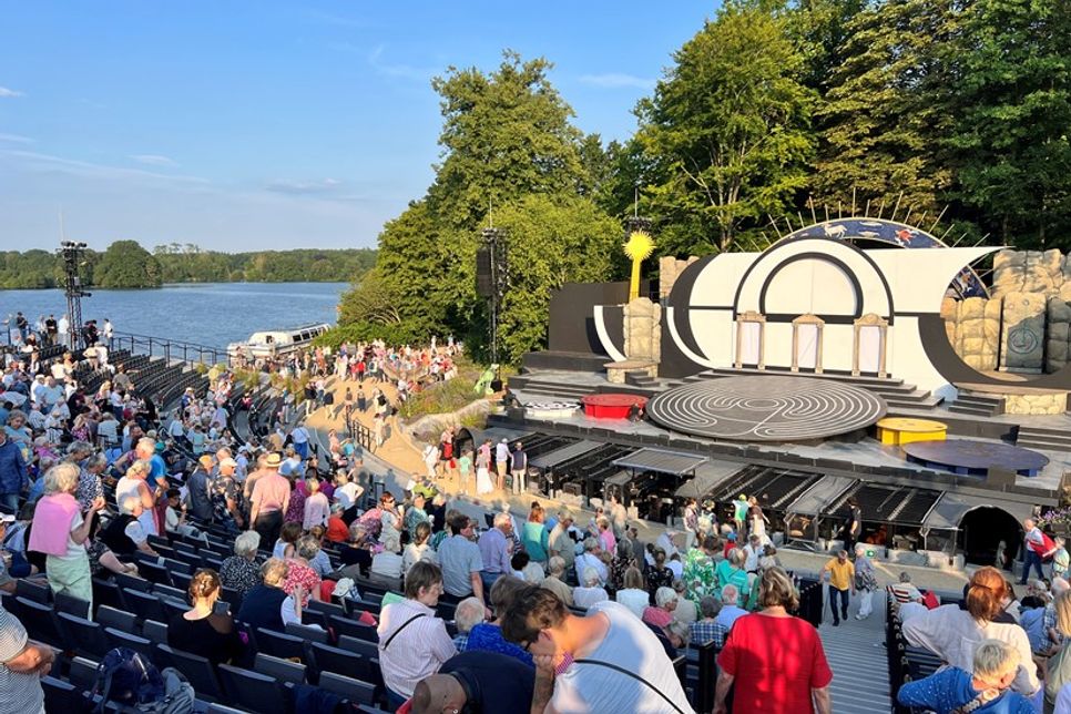 2025 wurde unter anderem "Die Zauberflöte" auf der Seebühne in Eutin aufgeführt.