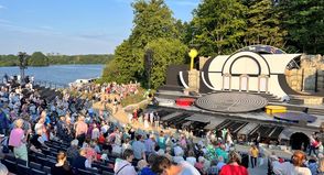 2025 wurde unter anderem "Die Zauberflöte" auf der Seebühne in Eutin aufgeführt.