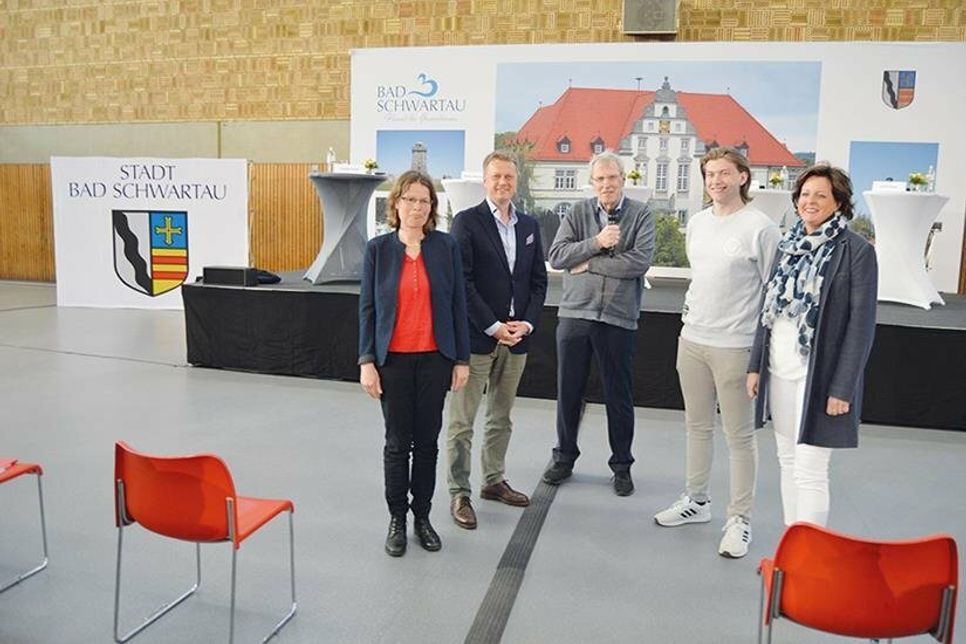 Die zwei Bewerberinnen und Bewerber mit Moderator R.SH-Chefkorrespondent Carsten Kock (m.): Dr. Katrin Engeln (v.l.), Dr. Uwe Brinkmann, Justin Heuer und Nadine Wiederhold.