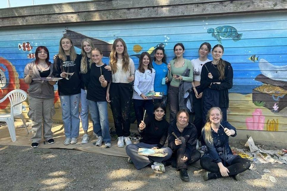 Von links nach rechts hintere Reihe : Marleen Hermann, Maria Hagen, Luca Van Soest, Jonna Reihwald, Helen Kieckbusch, Lina Pittelkow, Klara Händel, Anita Maliqi, Fin Ava Schubert, Juely Usterode. Von links nach rechts Vordere Reihe: Avasin Dogan, Nathalie Baumgärtner und Lehrerin Kathrin Jansen.