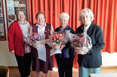 Testorf. Anlässlich der Mitgliederversammlung des DRK Ortsverein im Frühjahr 2017 fanden Ehrungen statt. Unter anderem wurden für 50 Jahre Mitgliedschaft Ruth Hoppe, und für jeweils 60 Jahre Mitgliedschaft Erika Andreas sowie Lucie von Senden geehrt. Die 1. Vorsitzende Susanne Ihloff überreichte Blumensträuße, Urkunden sowie Ehrennadeln und bedankte sich für den unermüdlichen Einsatz für das DRK. (red)
