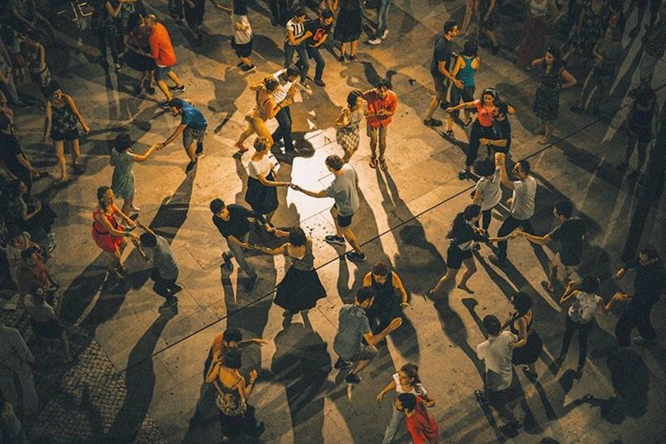 Bei Live-Musik können die erlernten Tanzschritte ausgetestet werden.