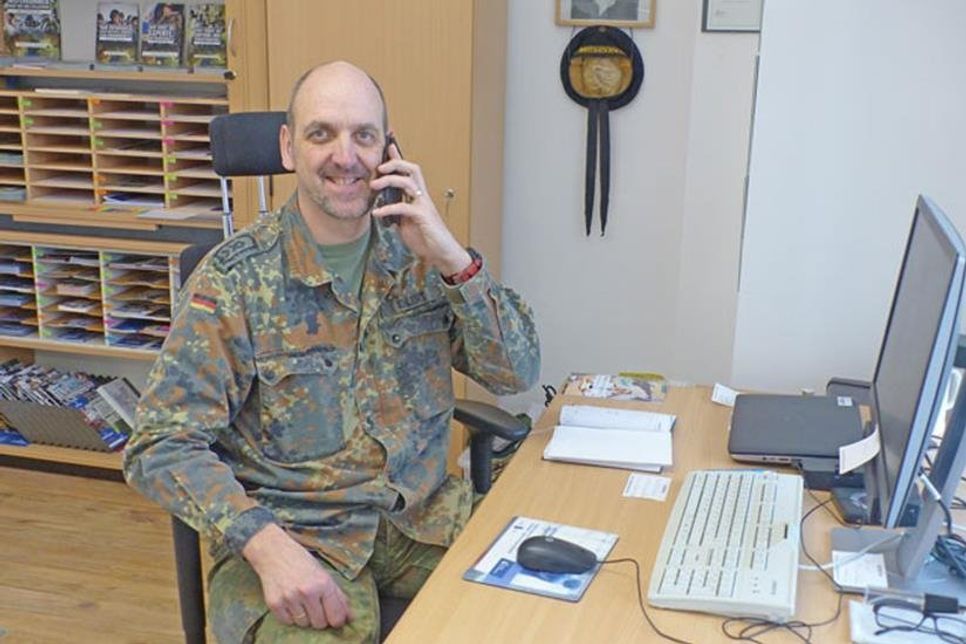 Stabsfeldwebel Mario Ehlert ist der Karriereberater der Bundeswehr vor Ort – derzeit nur telefonisch, demnächst aber auch persönlich wird er zusammen mit einem weiteren zivilen Karriereberater jungen Menschen gern die Vielfalt an individuellen Karrieremöglichkeiten bei der Bundeswehr erläutern.