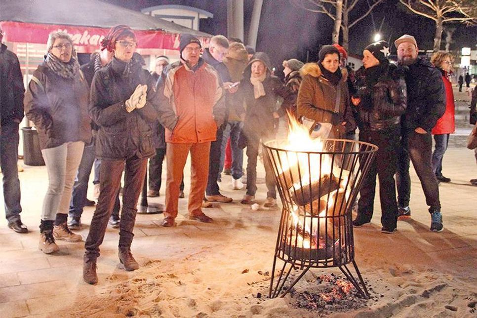 Musik, Erbsensuppe, Glühwein und vieles mehr am Feuerkorb bietet der kleine, gemütliche Treff am 29. Dezember auf dem Niendorfer Balkon. (Foto: Anton van Diem/hfr)