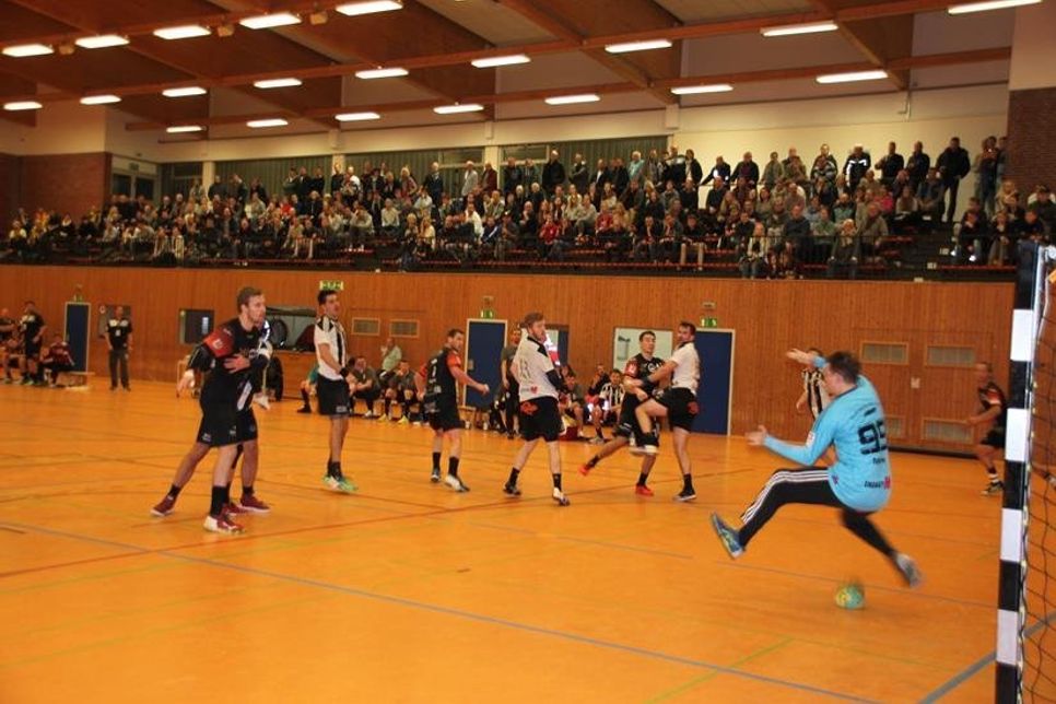 Wie im Heimspiel gegen Anhalt Bernburg, wollen die HSG-Männer auch am Samstag mit Energie und Spielverständnis zum Torerfolg kommen.