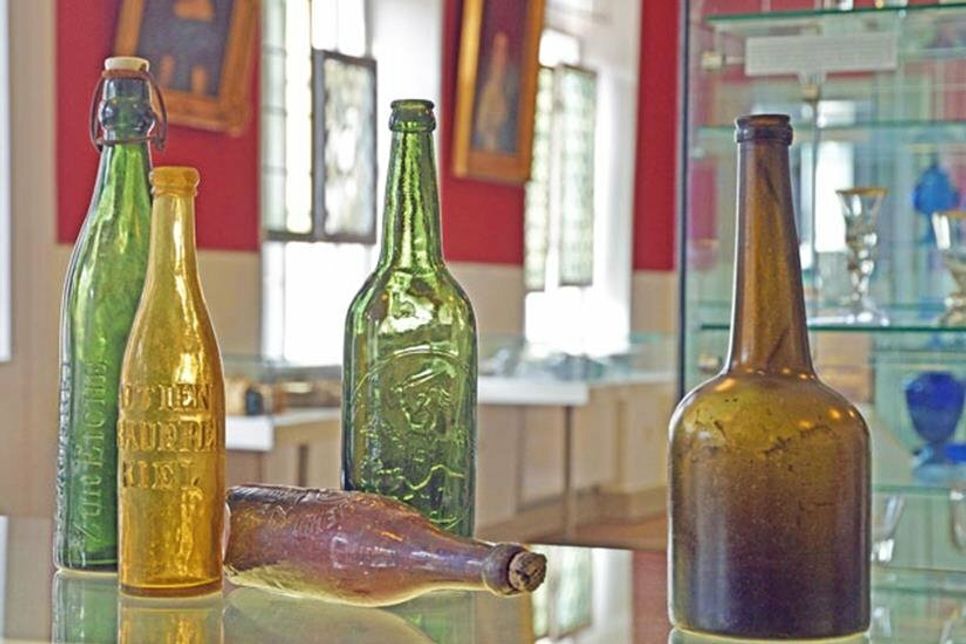 Transparenz, eine gelobte Eigenschaft, Glas ein geschätztes Material, heute allgegenwärtig, früher schwierig herzustellen, kostbar und edel.