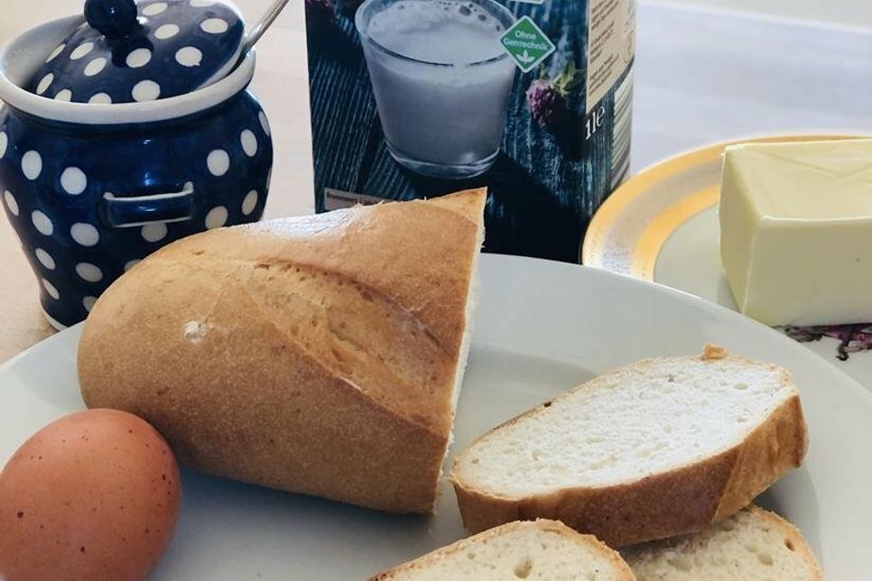 Schmeckt sowohl süß als auch herzhaft: Mit diesen Zutaten gelingen die „Armen Ritter“.