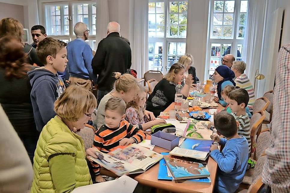 Die erste Veranstaltung "Get together" war ein großer Erfolg und sehr gut besucht, das nächste Treffen findet am kommenden Samstag um 10 Uhr im "Strohdachhaus" statt.