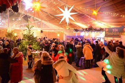 Bei der ersten After-Work-Party auf dem Wintertreff wurde ausgelassen getanzt und gefeiert.