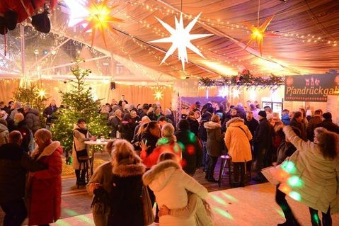 Bei der ersten After-Work-Party auf dem Wintertreff wurde ausgelassen getanzt und gefeiert.