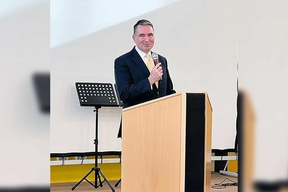 Alexander Kraft, Leiter der Abteilung für Schulgestaltung im Kieler Bildungsministerium, sparte in seiner Rede nicht mit Lob.