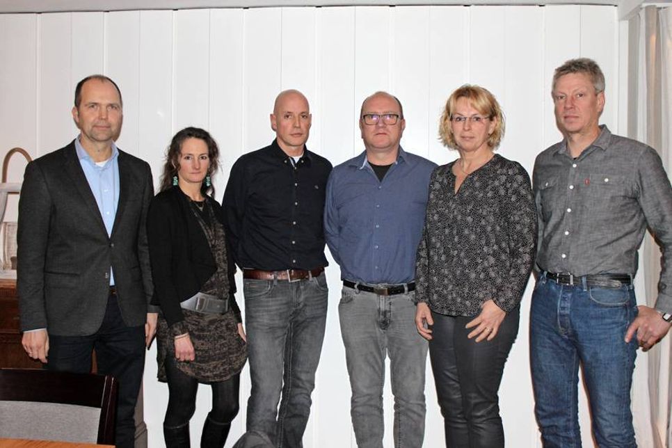 1. Vorsitzender Markus Schnoor, Schriftführerin Jennifer Sausner, 2. Vorsitzender Heino Puck, Kassenwart Kai-Peter Liedtke, 1. Beisitzerin Sabine Kruse-Puck und 2. Beisitzer Gunnar Steenbock (v. lks.).