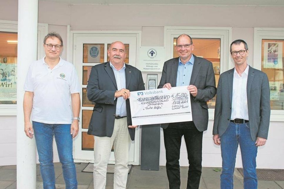 Jürgen Wecke, Lions Club-Präsident Christoph Lehners und die DKSB-Geschäftsführer Martin Liegmann und Henning Reimann (v. lks.).