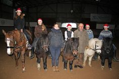 Der Reiternachwuchs mit Veranstaltungsleiter Rolf-Heinrich Haar und Pia Schulz, die am Sonntag die einzelnen Abteilungen vorstellt, freuen sich auf viele Besucher.