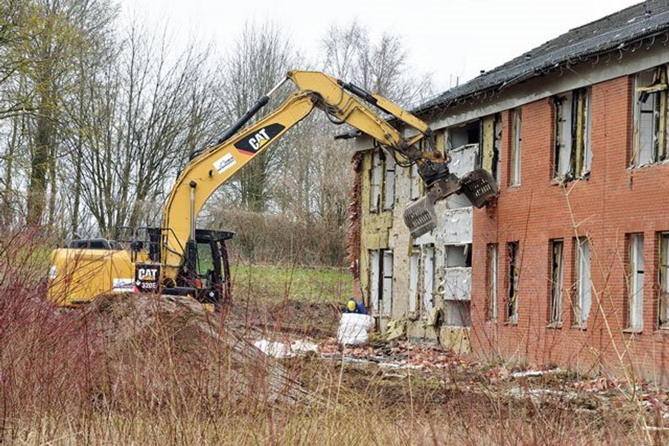 Abbrucharbeiten in der Lütjenburger Schill-Kaserne.