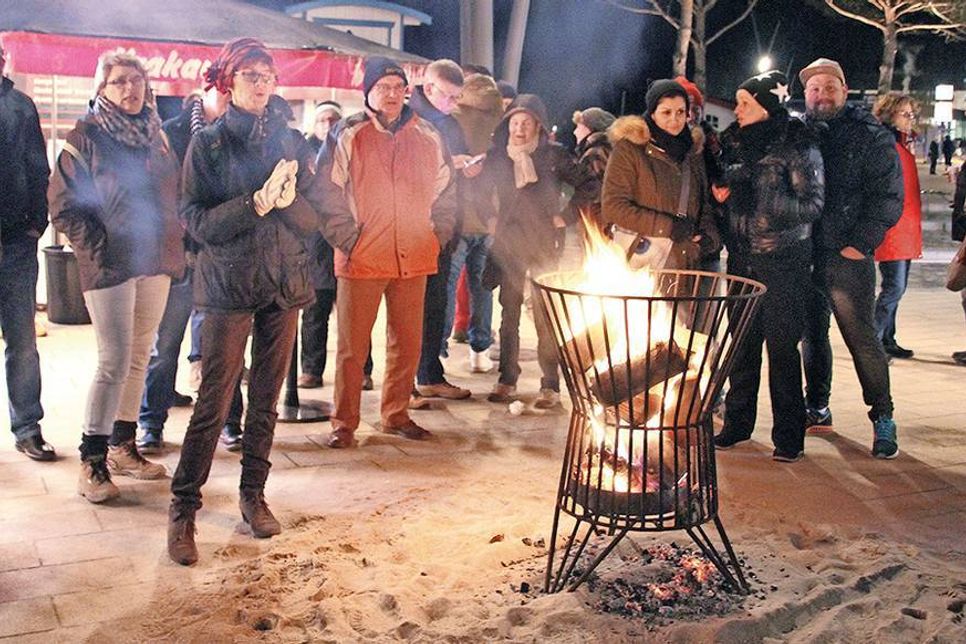 Musik, Erbsensuppe, Glühwein und vieles mehr am Feuerkorb bietet der kleine, gemütliche Treff am morgigen Donnerstag auf dem Niendorfer Balkon. (Foto: Anton van Diem)