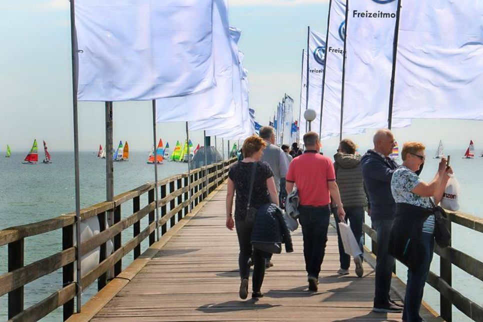 Die spannenden Regatten konnten von der Seebrücke aus verfolgt werden.