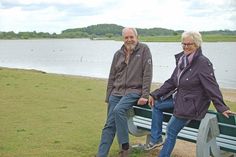 Peter Pauselius und Gudrun Lob am Lanker See, einer der Stellen, an denen der Preetzer Badebetrieb einst begann.