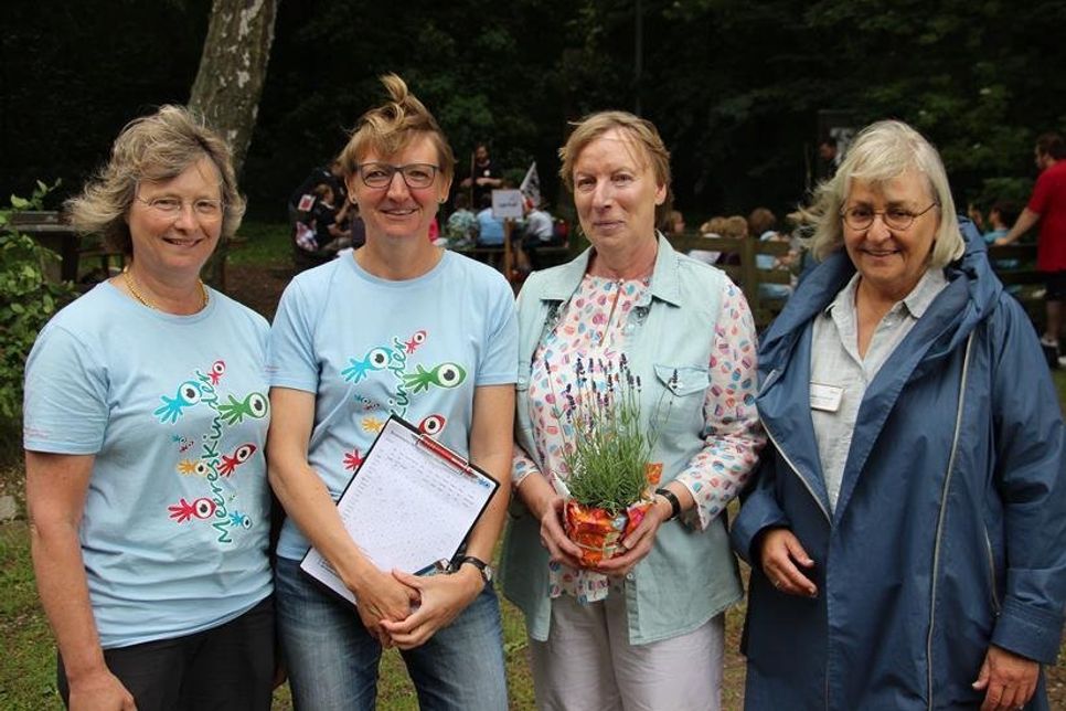 Glücklich über 10 Jahre „Meereskinder“: Umwelthausleiterin Martina Stapf, Kreisfachberaterin Iris Bruhn, Initiatorin und ehemalige Kreisfachberaterin Hanna Fohrmann und stellvertretende BUND-Landesvorsitzende Edda Disselhoff (v. lks.).