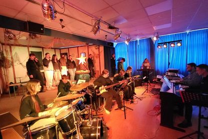 Die Schülerinnen und Schüler des Musik-WPU 7/8 haben die Inszenierung und Songs des Minimusicals komplett selbst erarbeitet und ausgeführt.