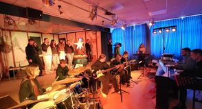 Die Schülerinnen und Schüler des Musik-WPU 7/8 haben die Inszenierung und Songs des Minimusicals komplett selbst erarbeitet und ausgeführt.