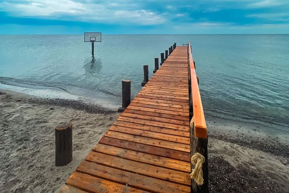 Wasser-Basketball im Meer