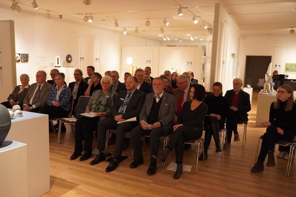 Die teilnehmenden Gäste der Veranstaltung, darunter traditionell auch ehemalige Preisträger, trafen sich im Ostholstein-Museum.