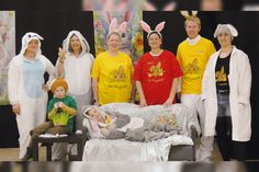 Am Samstag spielt die Theater-Crew das Kinder- und Familienstück „Rolfs Hasengeschichte“.