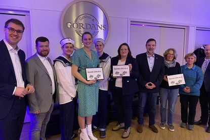 Spendenübergabe mit dem CDU-Bundestagsabgeordneten Sebastian Schmidt, CDU-Ortsvorsitzenden Patrick Marggraf (v. lks.) und CDU-Fraktionsvorsitzenden Dirk Vowe (4. v. re.).