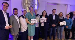 Spendenübergabe mit dem CDU-Bundestagsabgeordneten Sebastian Schmidt, CDU-Ortsvorsitzenden Patrick Marggraf (v. lks.) und CDU-Fraktionsvorsitzenden Dirk Vowe (4. v. re.).