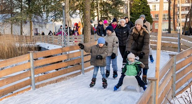Ab dem 14. November können kleine und große Eislauffans ihre Runden durch den Kurpark drehen.