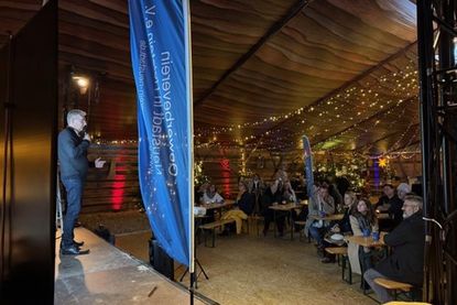 Rund dreißig Teilnehmer plus Zaungäste lauschten aufmerksam und freuten sich über die kostenlose Inspiration.