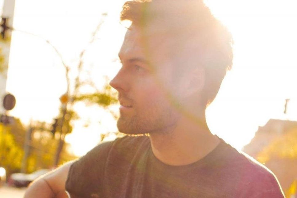 Erzählkunst am Strand mit Jana Raile. (Copyright Jana Raile)