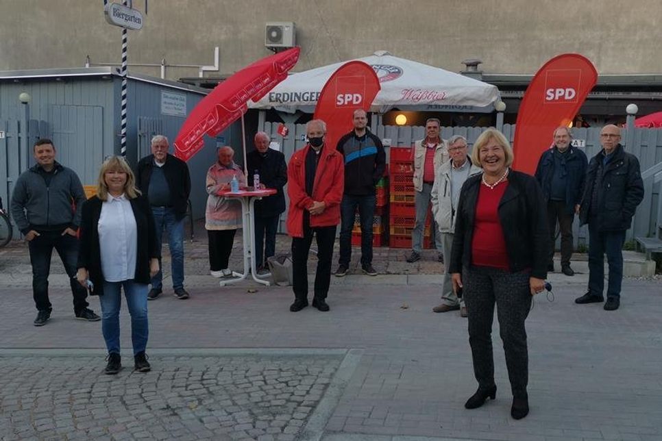 MdB Bettina Hagedorn (vorne re.) berichtete von ihrer Arbeit aus dem Bundestag.