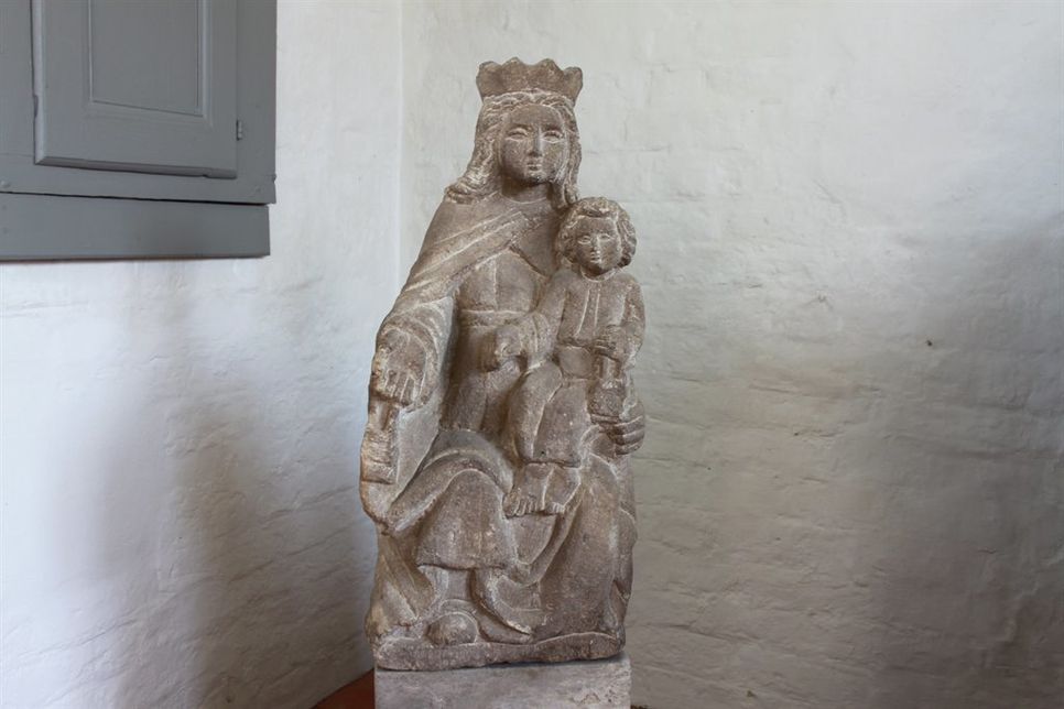 Die Skulptur stammt aus Muros in Nordspanien.