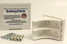 „SafetyClick“ besteht aus einem Sicherungsflügel und einer Grundplatte, die einfach mit vier Schrauben im Mauerwerk angebracht wird.