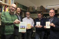 Laden mit den Jahrbüchern zu einer historischen Entdeckungsreise ein: Dr. Carsten Mish, Dr. Frank Wilschewski, Dr. Martin Möllers, Kassenwart Hans Gerd Griebenow und Uwe Stock (v. lks.).