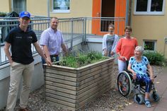 Axel Sommerlatt (Rotary), Thorsten Schmidt (Janus), Anna Paap, (Seniorenpension Erlenkamp), Anja Härtner (Betreuerin), Helga Hochmuth (Bewohnerin) (v. lks.).